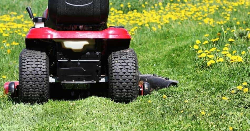 Difference Between Hydrostatic and Automatic Riding Lawn Mowers Image